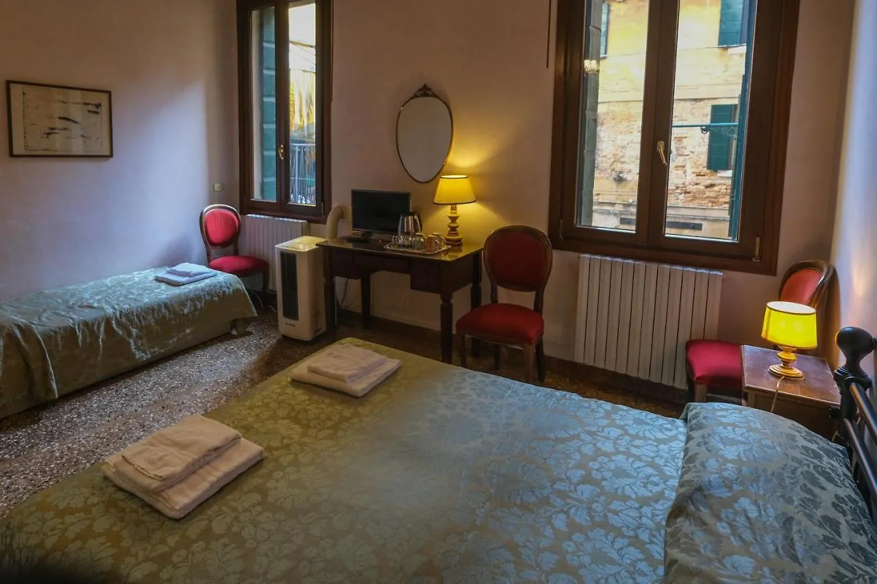 ヴェネツィア Ca'Salvador Bed & Breakfast 0*,